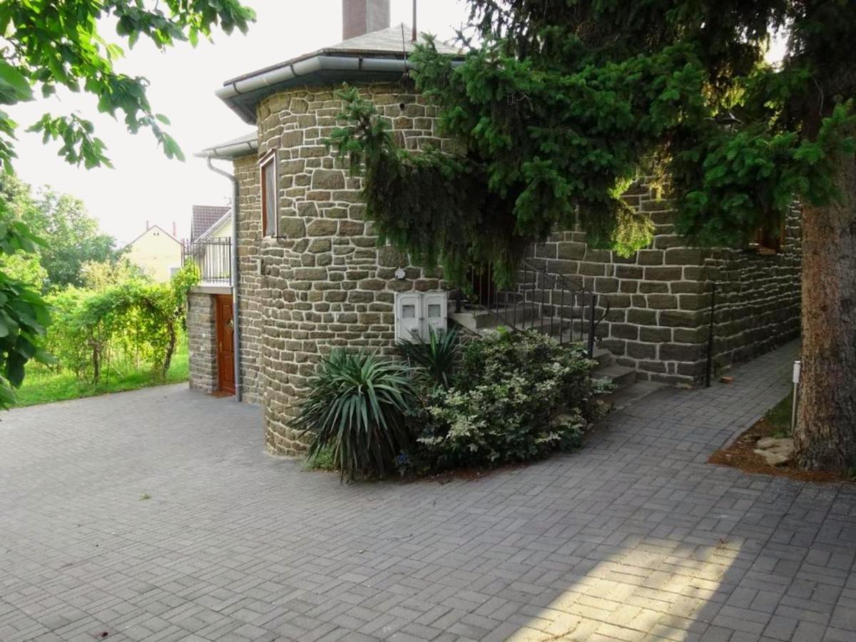 Laszlo Apartman Apartment Tihany Bagian luar foto